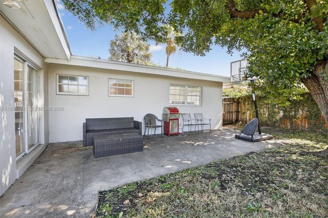 4441 NE 17th Ave, Oakland Park, FL 33334