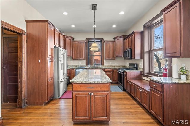 3877 Utah Place, St Louis, MO 63116