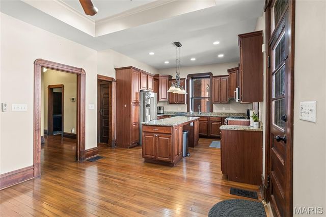 3877 Utah Place, St Louis, MO 63116