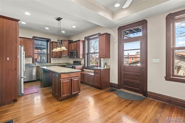 3877 Utah Place, St Louis, MO 63116