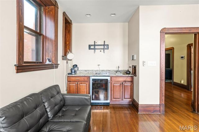 3877 Utah Place, St Louis, MO 63116