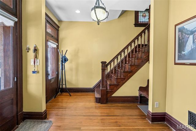 3877 Utah Place, St Louis, MO 63116