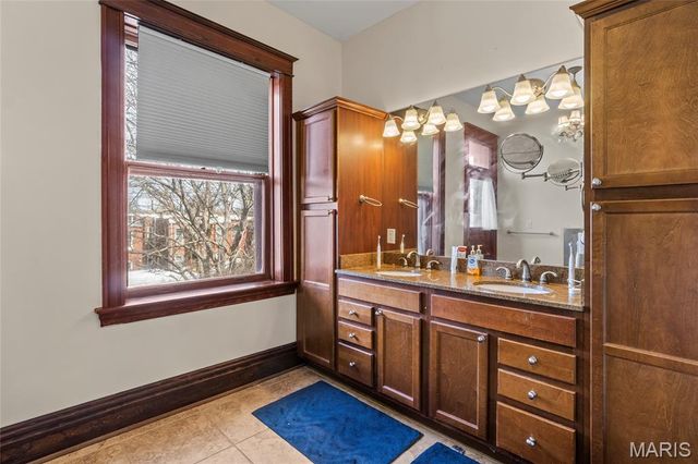 3877 Utah Place, St Louis, MO 63116