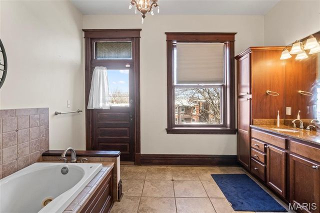 3877 Utah Place, St Louis, MO 63116