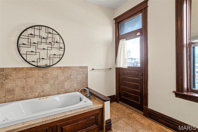 3877 Utah Place, St Louis, MO 63116