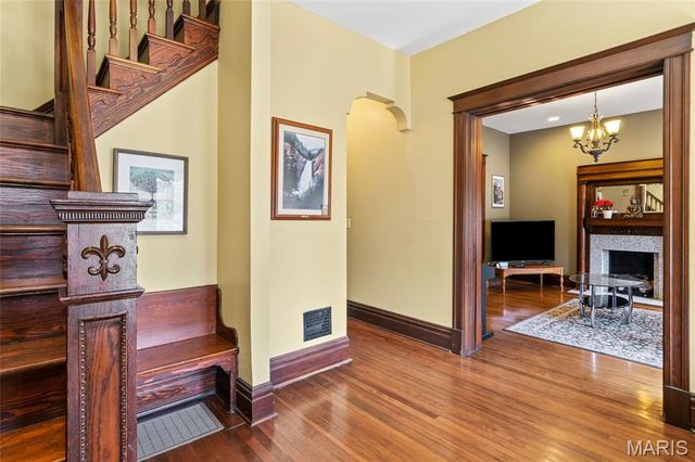 3877 Utah Place, St Louis, MO 63116