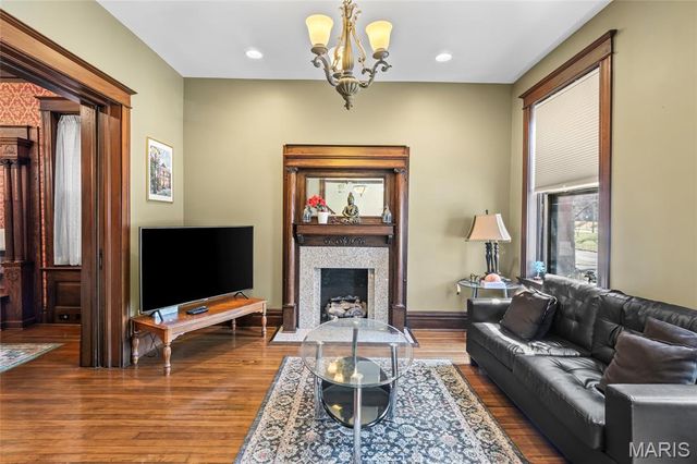 3877 Utah Place, St Louis, MO 63116