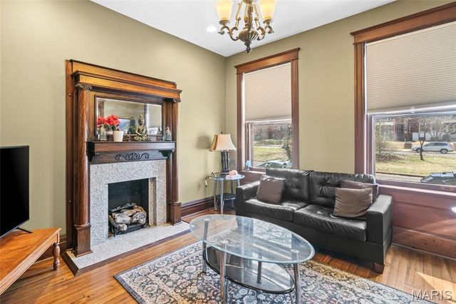 3877 Utah Place, St Louis, MO 63116