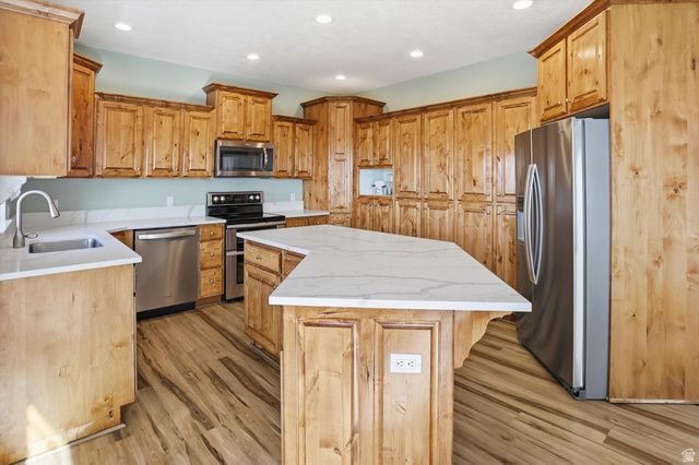 9483 N AVANYU DR, Cedar Hills, UT 84062