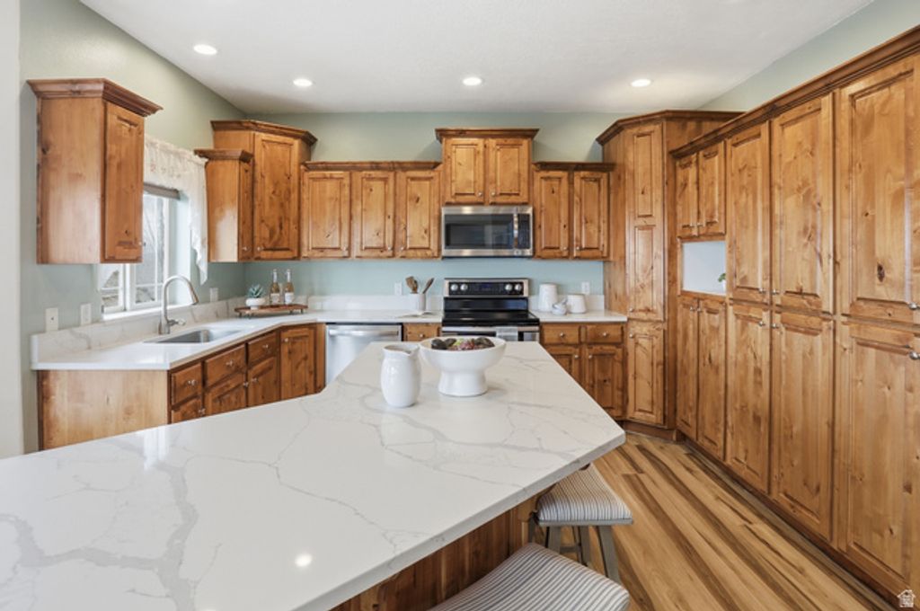 Image 14 of property listing at 9483 N AVANYU DR, Cedar Hills, UT 84062