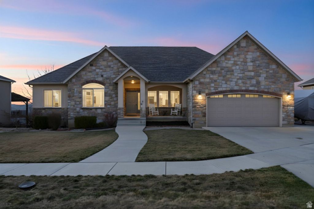 Image 32 of property listing at 9483 N AVANYU DR, Cedar Hills, UT 84062