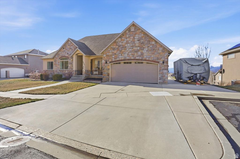 Image 33 of property listing at 9483 N AVANYU DR, Cedar Hills, UT 84062