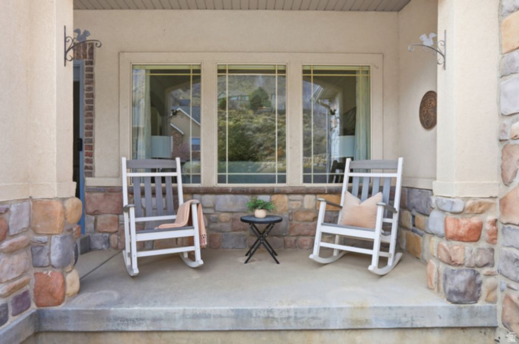 Image 34 of property listing at 9483 N AVANYU DR, Cedar Hills, UT 84062