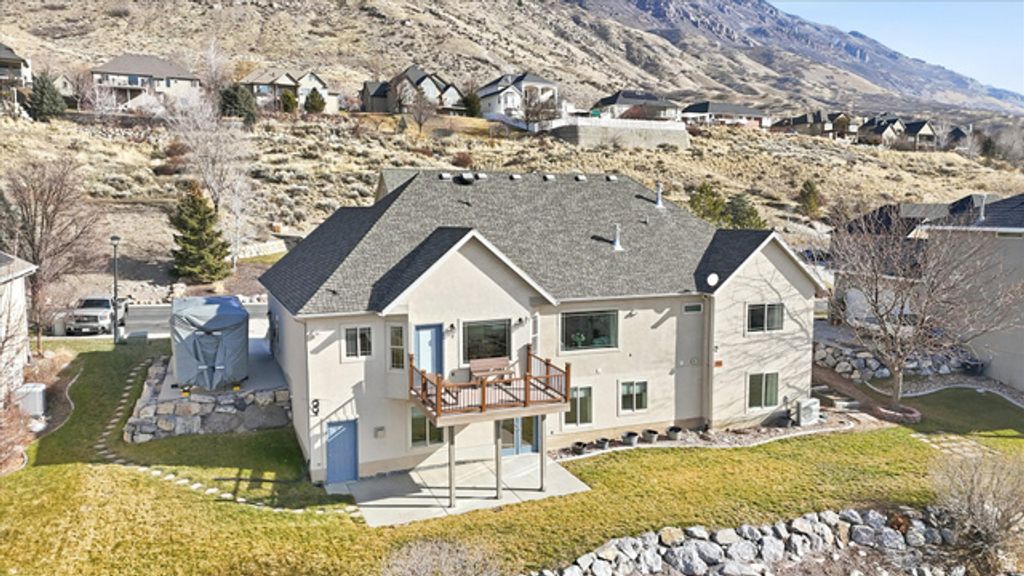 Image 38 of property listing at 9483 N AVANYU DR, Cedar Hills, UT 84062
