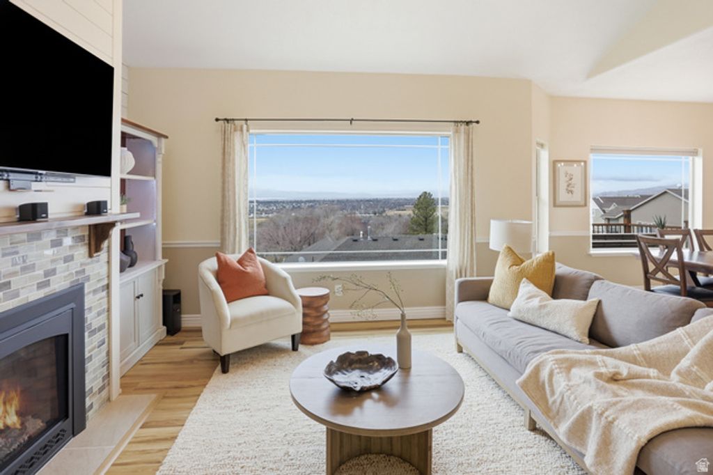 Image 7 of property listing at 9483 N AVANYU DR, Cedar Hills, UT 84062