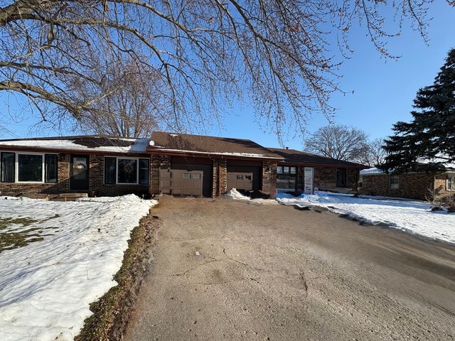 909 Carlisle Drive, Rochelle, IL 61068