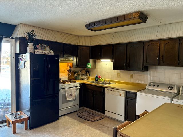 909 Carlisle Drive, Rochelle, IL 61068