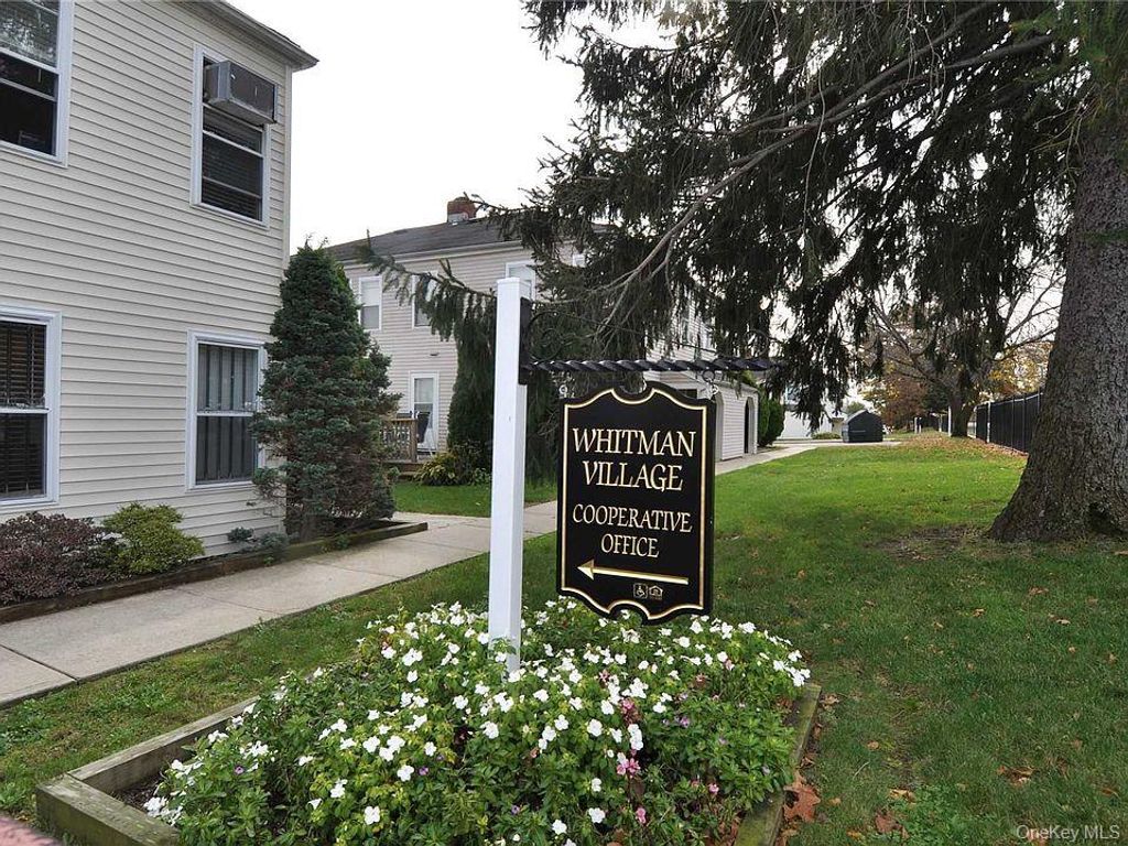 270 Lowndes Avenue 121G, Huntington Station, NY 11746 — exterior