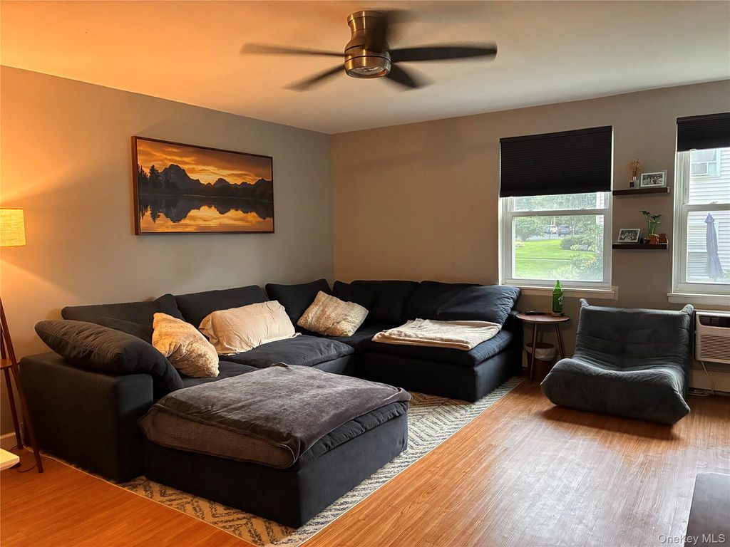 270 Lowndes Avenue 121G, Huntington Station, NY 11746 — photo 3