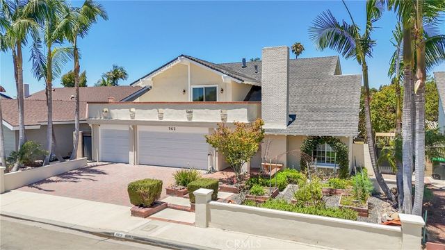 962 Begonia Avenue, Costa Mesa, CA 92626