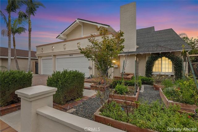 962 Begonia Avenue, Costa Mesa, CA 92626
