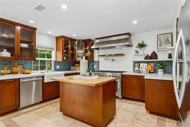 962 Begonia Avenue, Costa Mesa, CA 92626