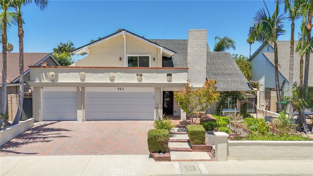 Image 1 of property listing at 962 Begonia Avenue, Costa Mesa, CA 92626