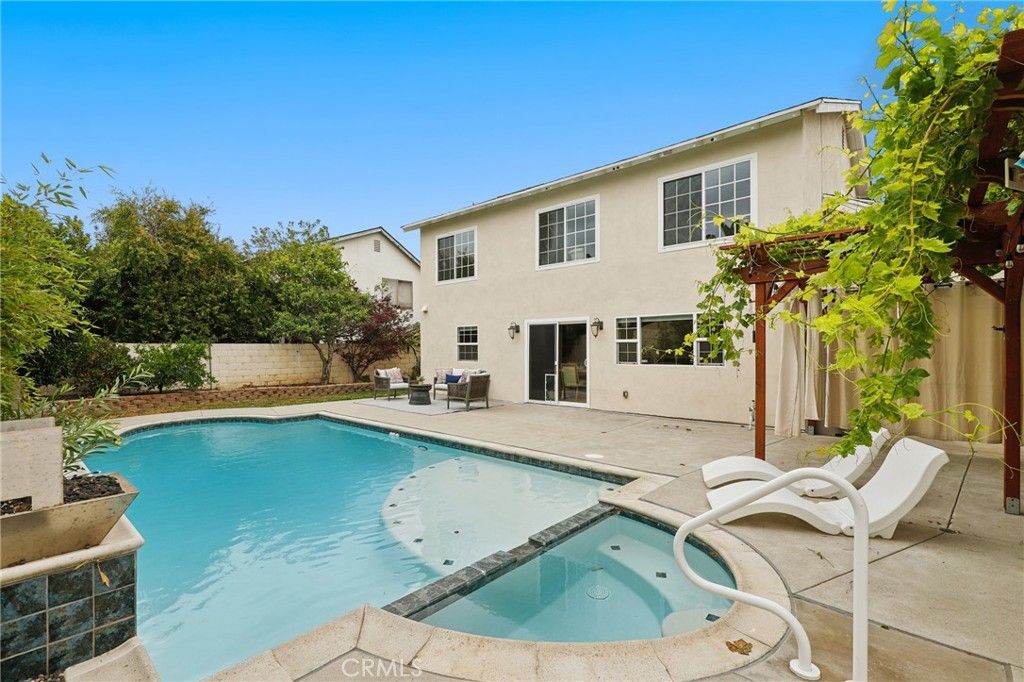 Image 2 of property listing at 962 Begonia Avenue, Costa Mesa, CA 92626