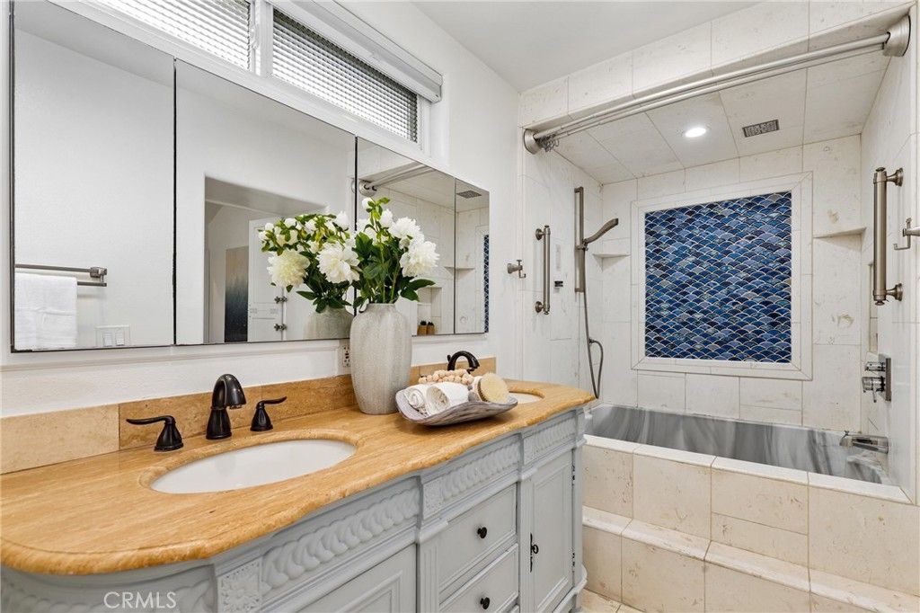 Image 22 of property listing at 962 Begonia Avenue, Costa Mesa, CA 92626