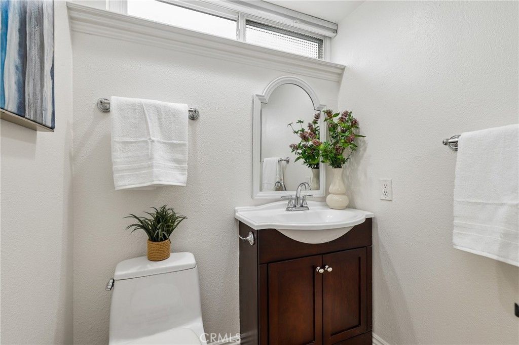 Image 27 of property listing at 962 Begonia Avenue, Costa Mesa, CA 92626