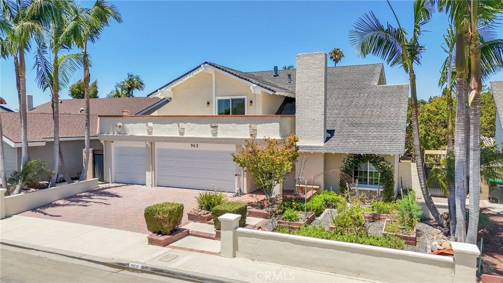 Image 3 of property listing at 962 Begonia Avenue, Costa Mesa, CA 92626