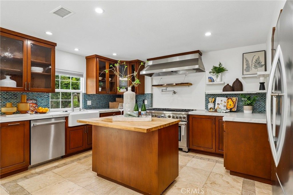 Image 9 of property listing at 962 Begonia Avenue, Costa Mesa, CA 92626