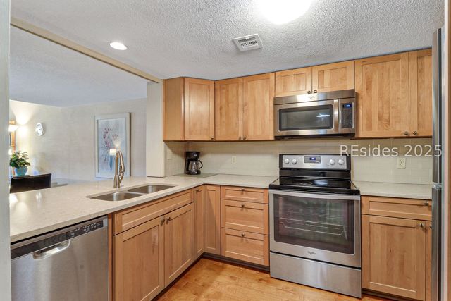 22 Lighthouse Rd Apt 526, Hilton Head Island, SC 29928