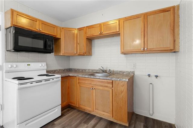 7805 E 114th Street, Kansas City, MO 64134