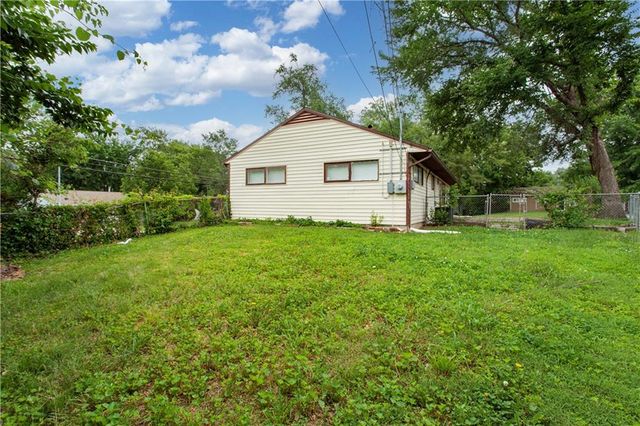 7805 E 114th Street, Kansas City, MO 64134