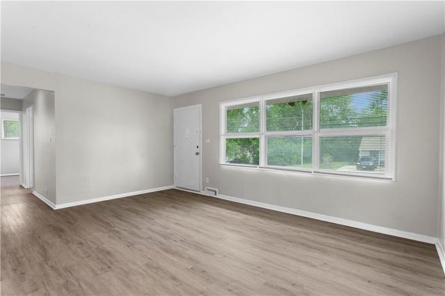 7805 E 114th Street, Kansas City, MO 64134