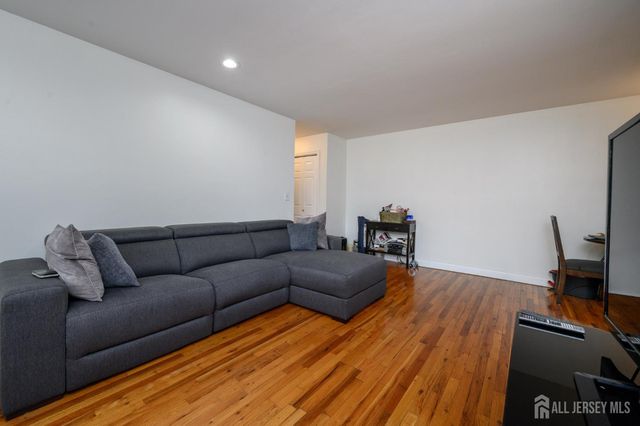 401 Us Highway 22 15G, North Plainfield, NJ 07060