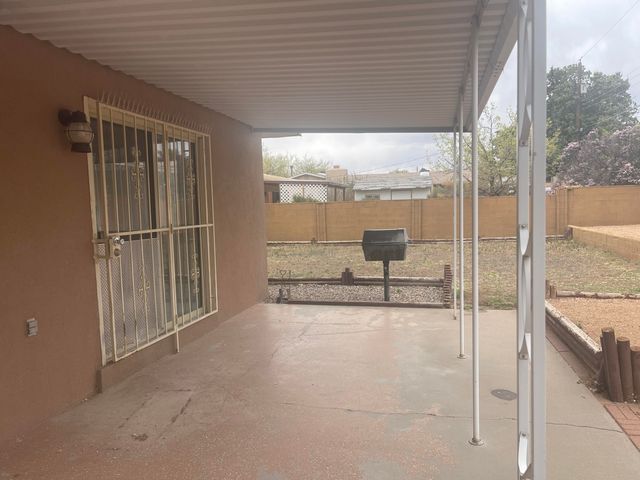 704 Tomasita Street NE, Albuquerque, NM 87123