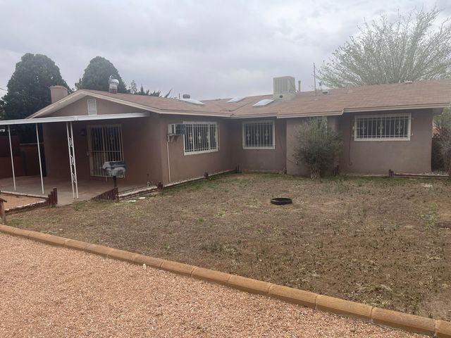 704 Tomasita Street NE, Albuquerque, NM 87123