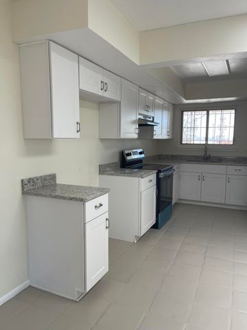 704 Tomasita Street NE, Albuquerque, NM 87123