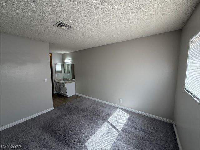 5188 Garden Lane B, Las Vegas, NV 89119