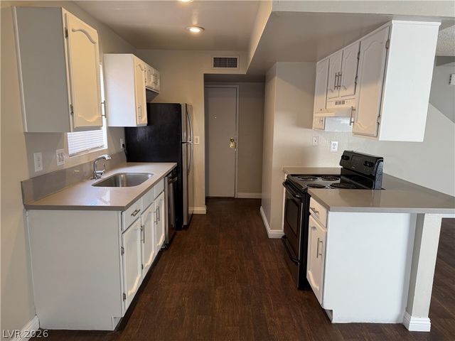 5188 Garden Lane B, Las Vegas, NV 89119