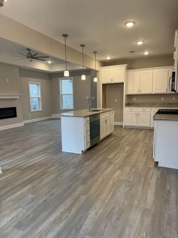 576 ROSALIE WOODS DR, Cordova, TN 38018