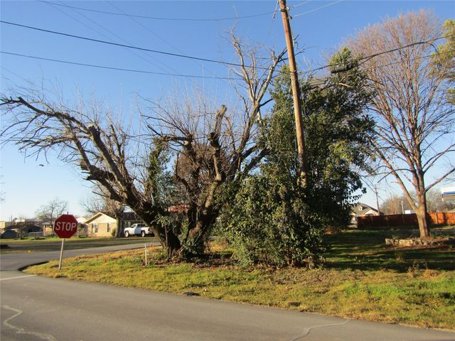 403 E Boyd Avenue, Boyd, TX 76023