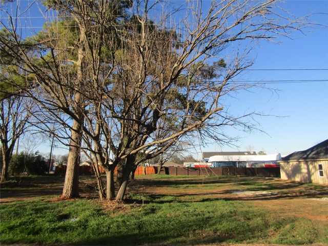 403 E Boyd Avenue, Boyd, TX 76023
