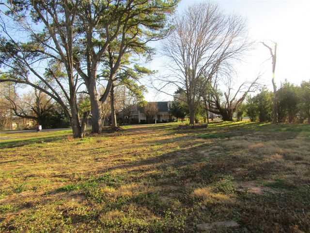 403 E Boyd Avenue, Boyd, TX 76023