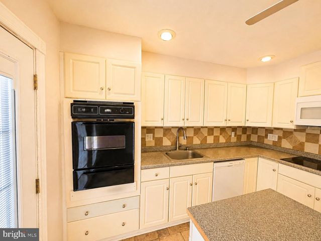 2210 BELGRADE ST, Philadelphia, PA 19125