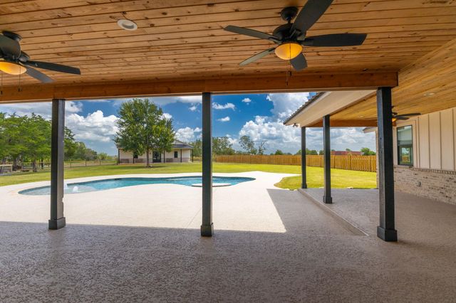 1215 Private Road 7039, Lexington, TX 78947