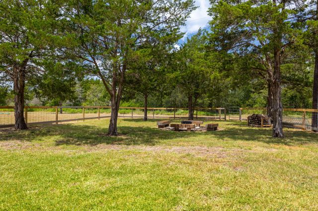 1215 Private Road 7039, Lexington, TX 78947