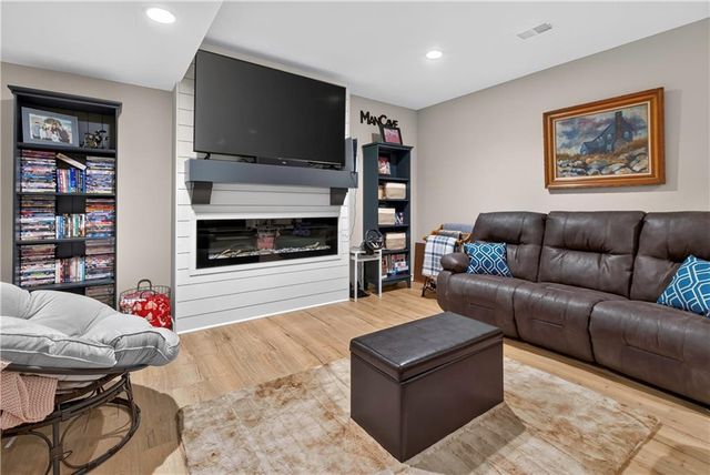 11414 Bluestem Drive, Kearney, MO 64060